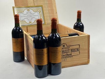 12 bouteilles Château La Tour Haut-Brion...