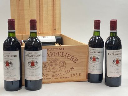 12 bouteilles Château La Gaffelière 1983...