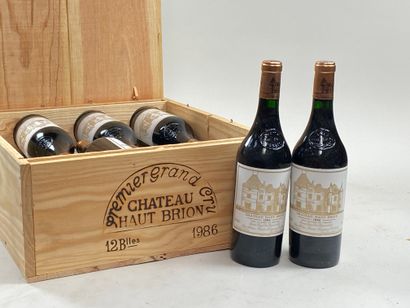 12 bouteilles Château Haut-Brion 1986 1er...