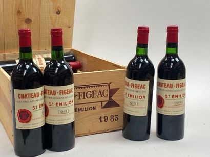 12 bouteilles Château Figeac 1983 1er GCC...
