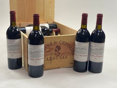 12 bouteilles Domaine de Chevalier 1983 CC...