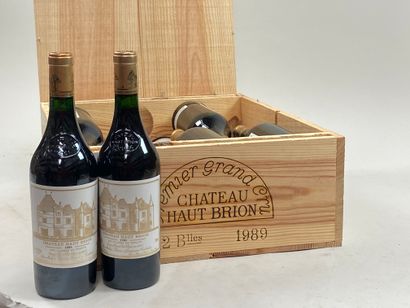 12 bouteilles Château Haut-Brion 1989 1er...