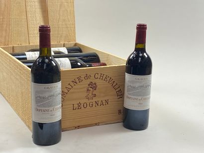 12 bouteilles Domaine de Chevalier 1982 CC...