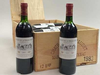 12 bouteilles Château d'Angludet 1983 Cbourgeois...