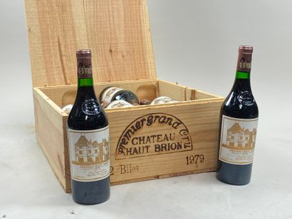 12 bouteilles Château Haut-Brion 1979 1er...