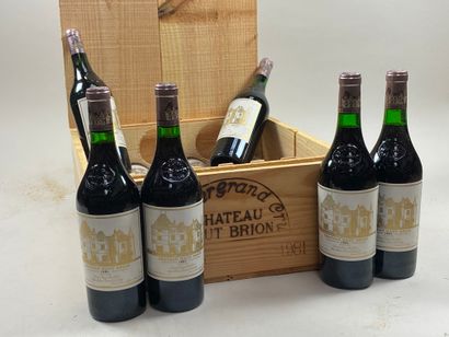 12 bouteilles Château Haut-Brion 1981 1er...