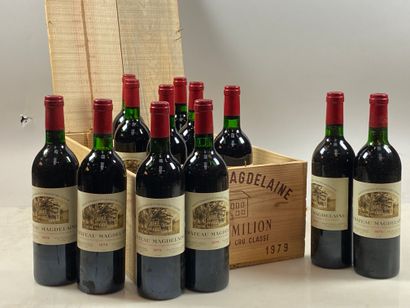 12 bouteilles Château Magdelaine 1979 1er...