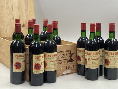 12 bouteilles Château Figeac 1975 1er GCC...