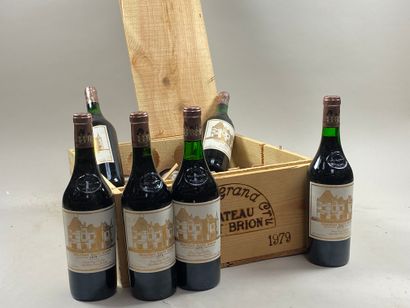 12 bouteilles Château Haut-Brion 1979 1er...