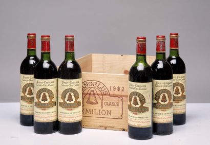 null 12 bouteilles Château Angélus 1982 1er GCC A Saint-Emilion CB (3 BG, 8 NTLB,...