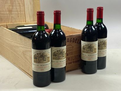 12 bouteilles Château Magdelaine 1985 1er...