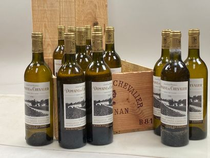 12 bouteilles Domaine de Chevalier Blanc...