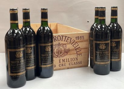 null 12 bouteilles Château Trottevieille 1985 1er GCC B Saint-Emilion CB (BG/NTL...