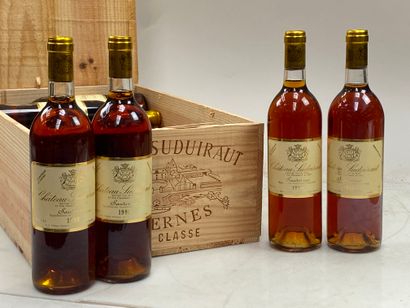 12 bouteilles Château Suduiraut 1990 1er...