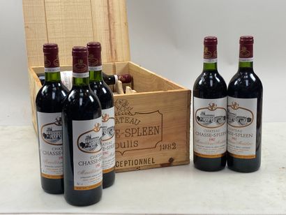 12 bouteilles Château Chasse Spleen 1982...