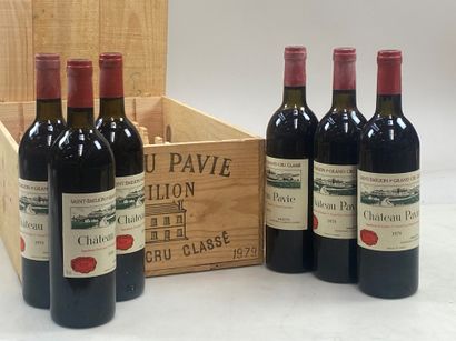 12 bouteilles Château Pavie 1979 1er GCC...