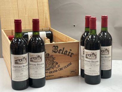 12 bouteilles Château Belair 1981 1er GCC...