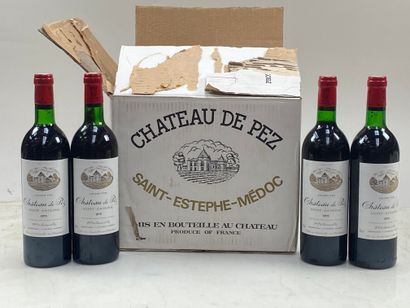 12 bouteilles Château de Pez 1979 Saint-Estèphe...