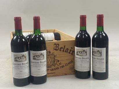 12 bouteilles Château Belair 1982 1er GCC...