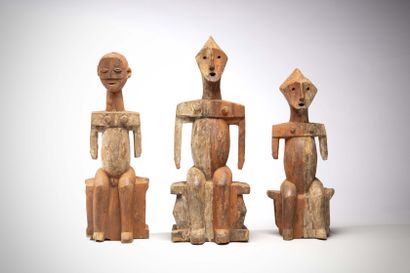 null Adan/Ga Togo/Ghana	
Ensemble de trois statues faisant partie d’un même autel....