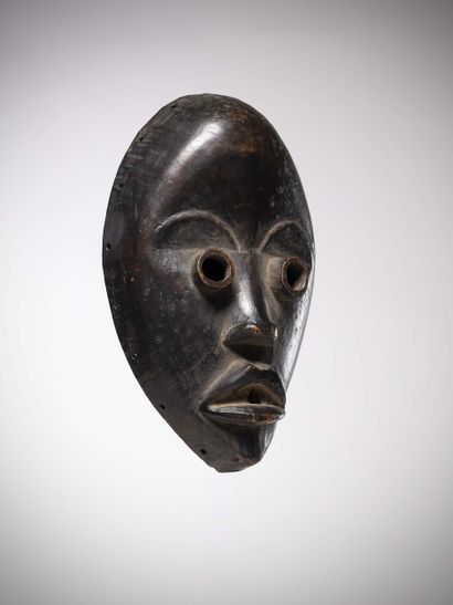 null Dan Ivory Coast
Mask with round tubular eyes, the mouth between open is obstructed...