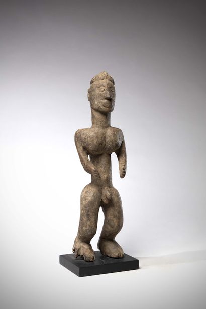 null Géomaï Nigéria
Très ancienne statue masculine à épaisse patine sacrificielle...