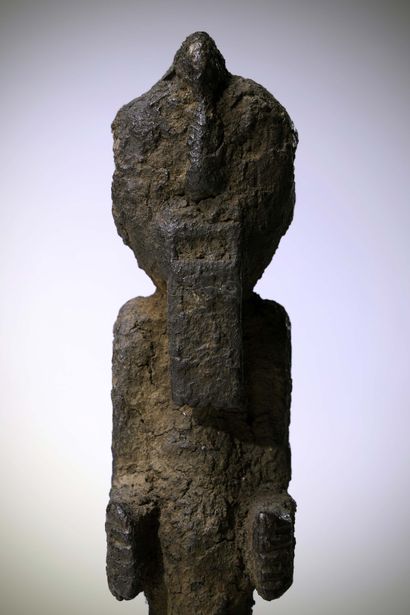null 44	Keaka Cameroun	
Statue masculine en bois lourd représentant un personnage...