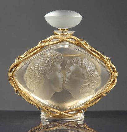 Lalique parfums «Le Baiser» - (années 2000) Flacon en cristal incolore pressé moulé...