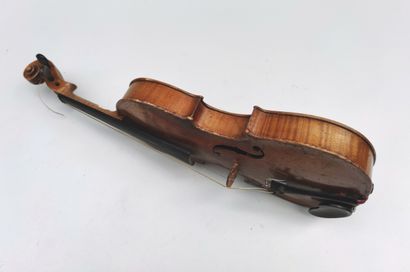 null Child violin marked on the label and on the back Josef KLOTZ
Length : 32.1 cm...