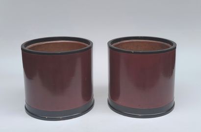 null Pair of dark red lacquered wood and copper pots, Japan
26 x 27 cm 
(wear and...