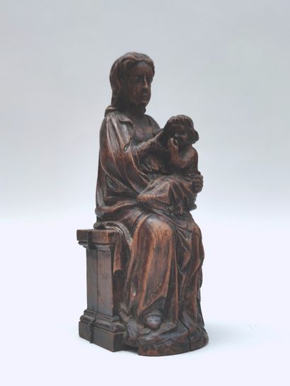 null Sainte Trinité 
SCULPTURE en bois représentant une vierge à l'enfant, la partie...
