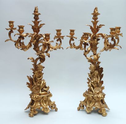 null Important pair of candelabras in chased and gilded bronze with five lights and...