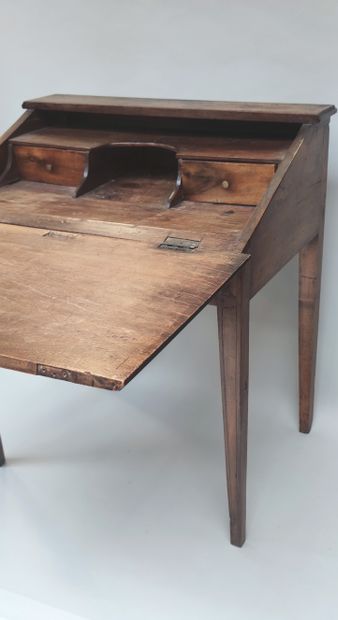 null Small desk in waxed wood opening by a flap, XIXth century 
92 X 81 X 53 cm (dents...