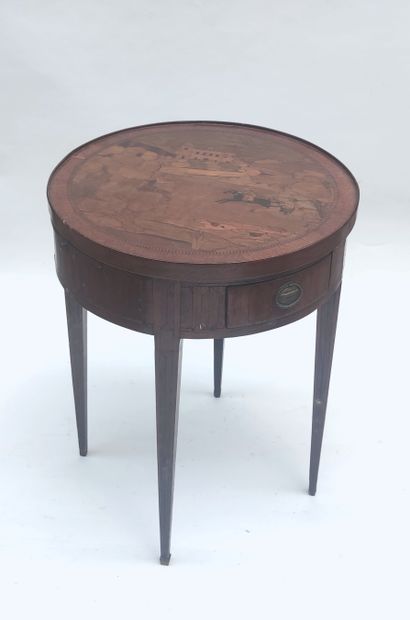 null TABLE A JEUX de forme ronde en bois de placage ouvrant en ceinture par deux...