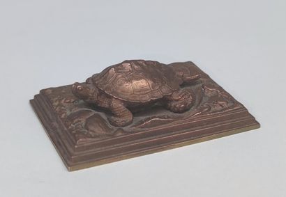 null ANTOINE-LOUIS BARYE (1796-1875)

TORTUE SUR PLAINTE, réduction. Epreuve d'édition...