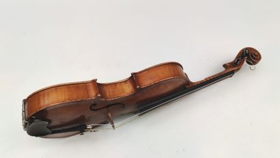 null Child violin marked on the label and on the back Josef KLOTZ
Length : 32.1 cm...