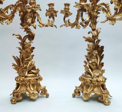null Important pair of candelabras in chased and gilded bronze with five lights and...