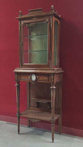 null Petite VITRINE sur console en bois de style fin XIXe siècle