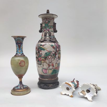 null LOT including A LAMP PIECE in ceramic of nanquin, TWO SMALL STATUTE in porcelain...