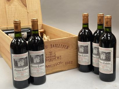 12 bouteilles Château Taillefer 1982 Pomerol...