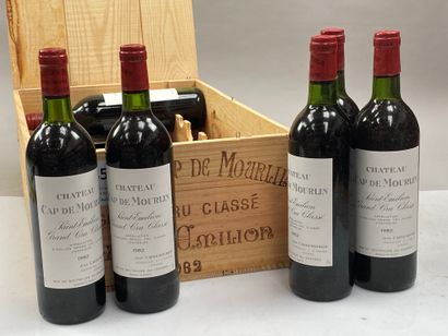 12 bouteilles Château Cap de Mourlin 1982...