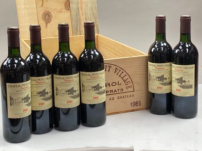 null 12 bouteilles Château Petit Village 1985 Pomerol CB (BG)