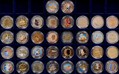null Ensemble d'environ 1347 pièces de 2 Euros de collection à thèmes en métal en...