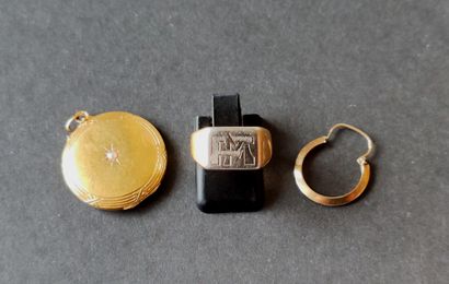 Lot in yellow gold 750 °/°° including : 
a...