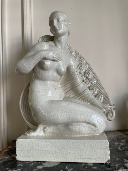 null Joe DESCOMPS (1869-1950)
Femme nue agenouillée
En céramique à glaçure craquelée...