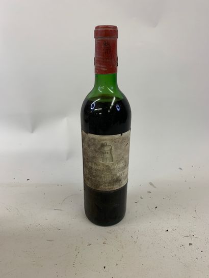 1 bouteille CHÂTEAU LATOUR 1970 (mi. ép,...