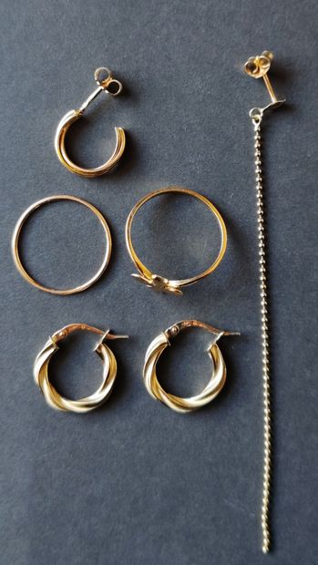LOT in yellow gold 750 °/°° including :
Pair...