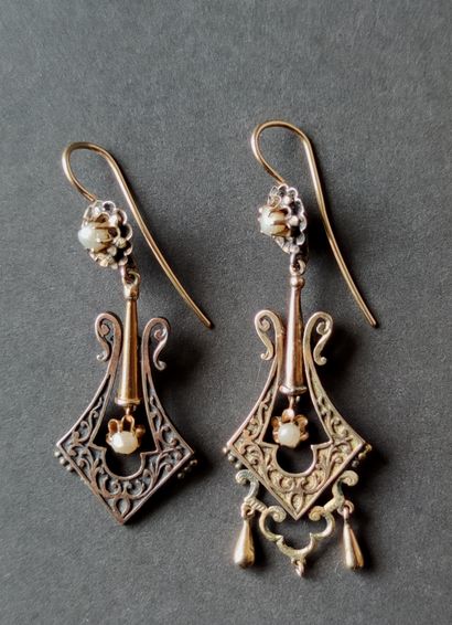 Pair of EARRINGS in yellow gold 750°/00 adorned...