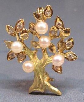 null Broche en or jaune serti de petites perles de culture et cristaux, stylise un...