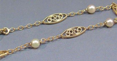 null Fin bracelet en or jaune à maillons filigranés alternés de petites perles de...